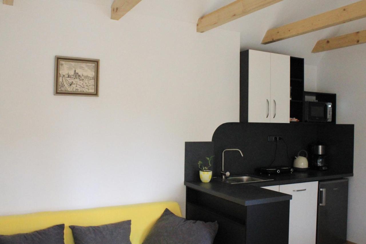- Zbraslav, U Zamku Apartment Prag